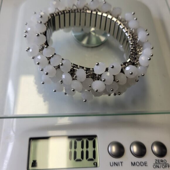 Vintage Milk Glass Stretch Bracelet - Picture 11 of 11